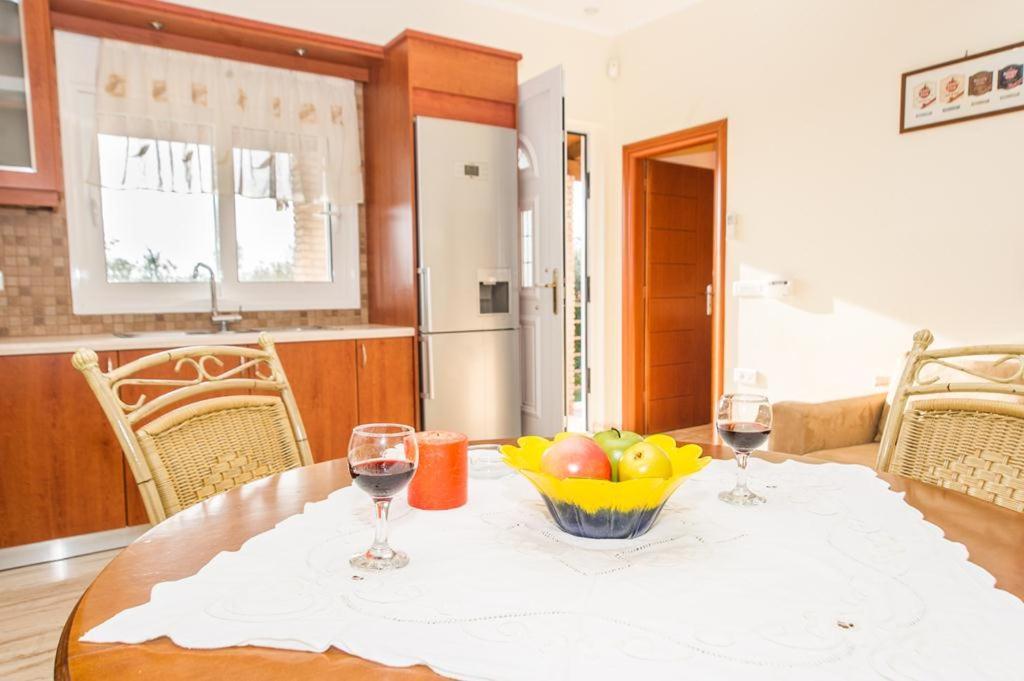 Cozy Flats In An Olive Grove By The Sandy Beach Kánalos Exterior foto